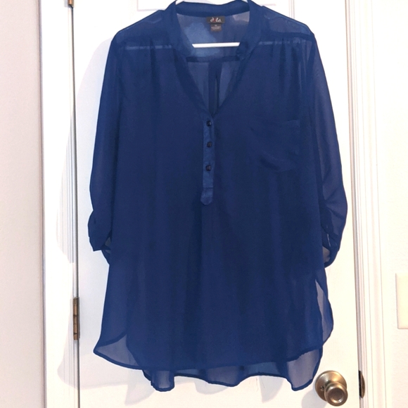 3/$30 Gorgeous Blue Dots 1X Sheer Tunic with Pocket - Picture 1 of 3